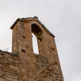 ...sulla quale si erge la vela del campanile privo della campana